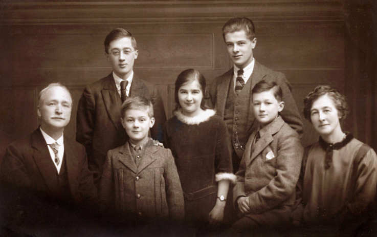 Photograph of Mr & Mrs W.W. Price&rsquo;s famoly