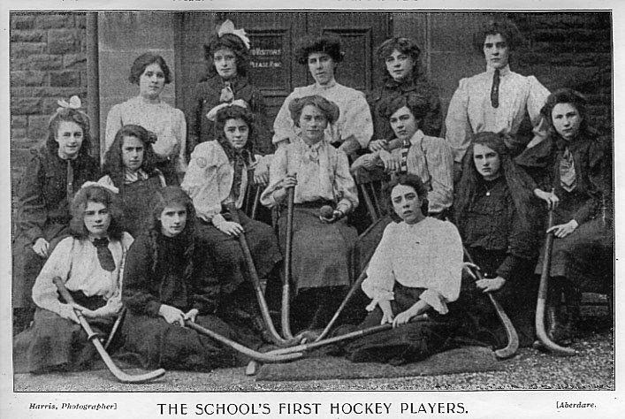 Girls Hockey 1908