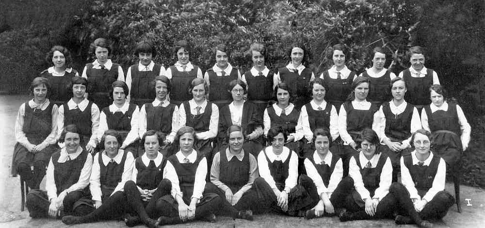 Miss C E Barnes class 1931