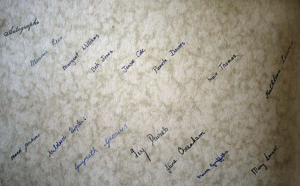 Summer Dresses 1938 signatures
