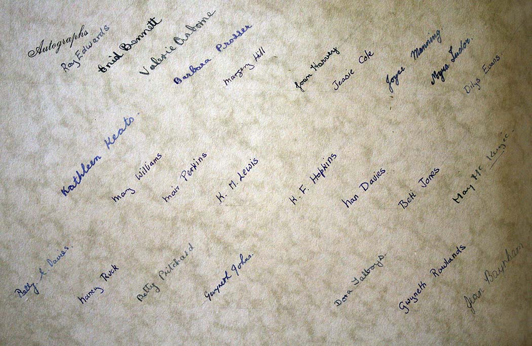 The Guides 1938 signatures